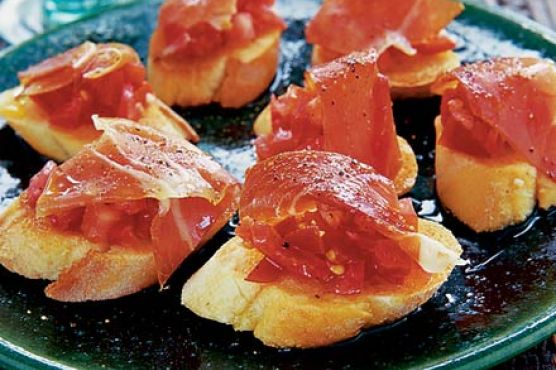 Spanish tomato bread with jamón Serrano
