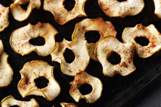 Spiced apple crisps