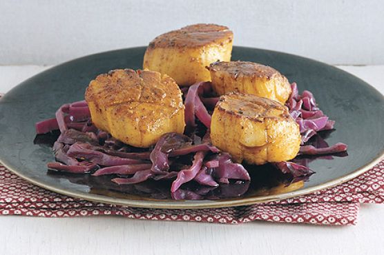 Spiced Scallops with Balsamic-Braised Red Cabbage