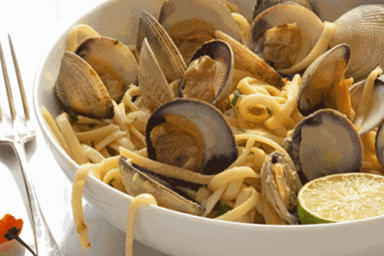 Spicy Turmeric & Habanero Clam Linguine