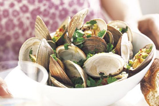 Steamed Clams with Cilantro and Red Pepper