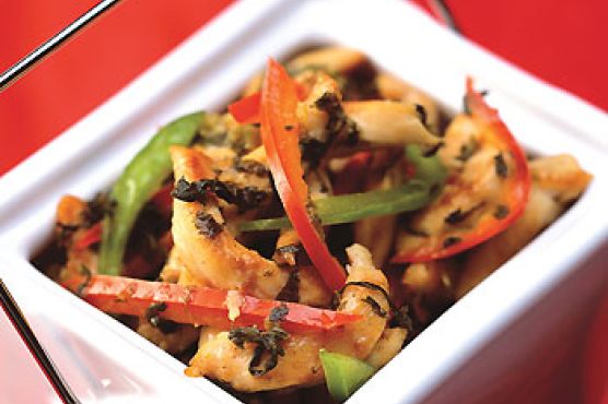 Stir-Fried Chicken with Bell Peppers and Snow Cabbage