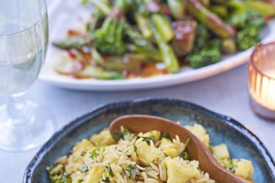 Stir-fried greens in oyster sauce
