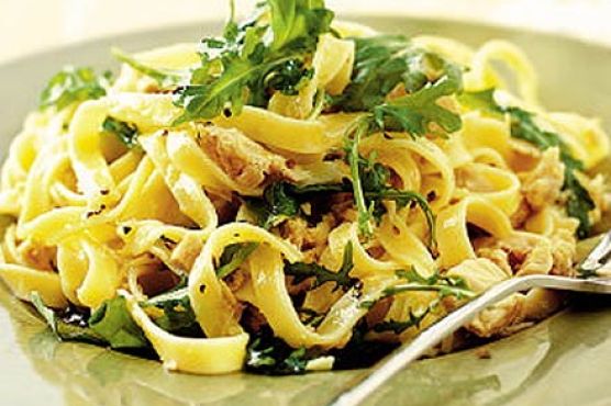 Tagliatelle with tuna, lemon & rocket