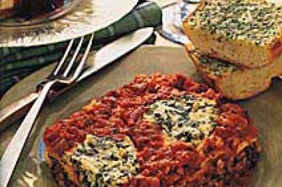 Turkey Sausage-Spinach Lasagna with Spicy Tomato Sauce