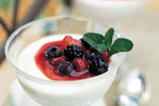 Vanilla Panna Cotta with Mixed-Berry Compote