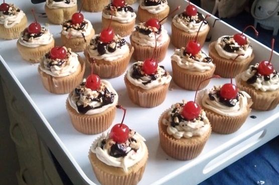 Vegan Banana Split Cupcakes