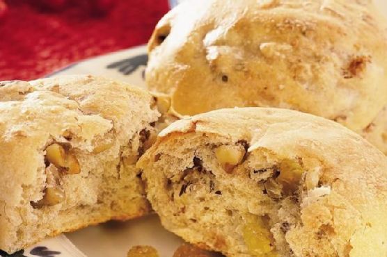 Walnut, Hazelnut and Golden Raisin Wheat Rolls