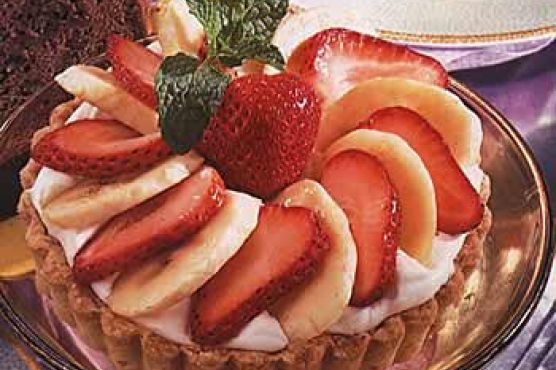 White Chocolate Tartlets with Strawberries and Bananas